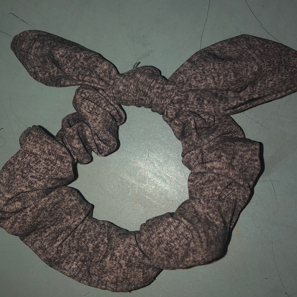 Gray lulu scrunchie